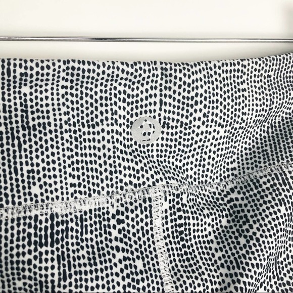 Scorpio Sol Black White Printed Crop Leggings M - Picture 5 of 7